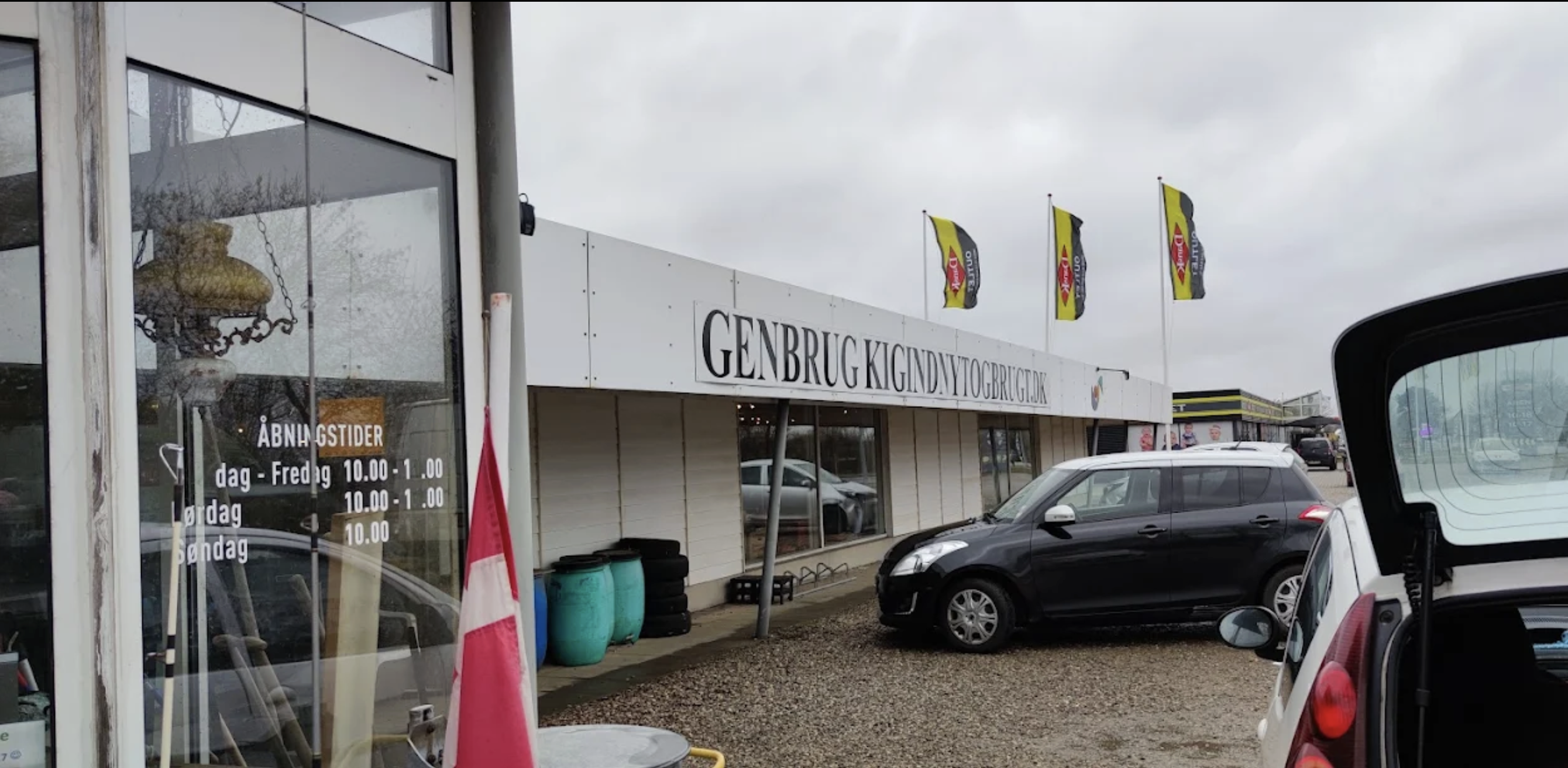 Facaden på KigindnytogbrugthosGitte genbrugsbutik på Storegade 148 i Sommersted